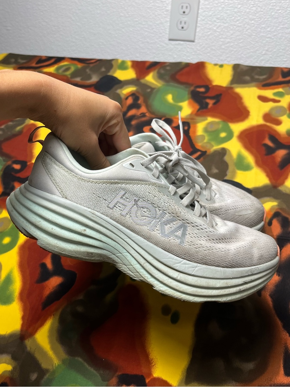 Hoka Women’s Bondi 8 size 7.5